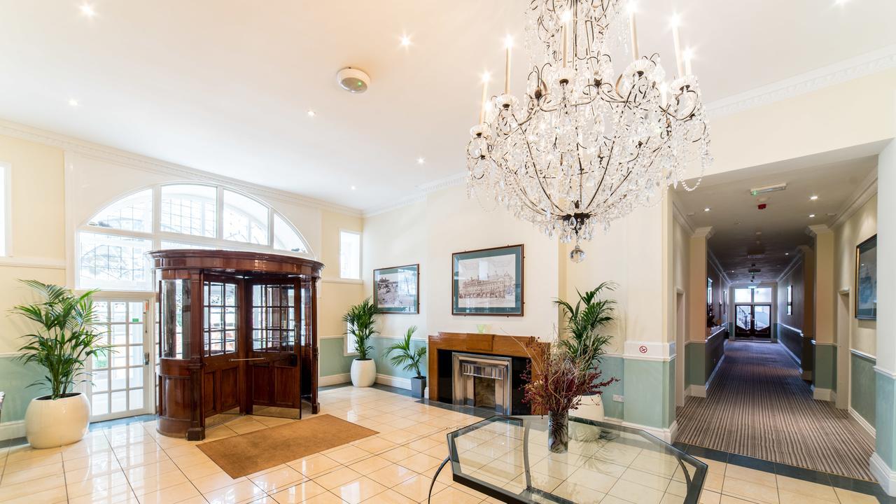 Victorian Duplex In Burlington Mansions Apartment Борнмът Екстериор снимка
